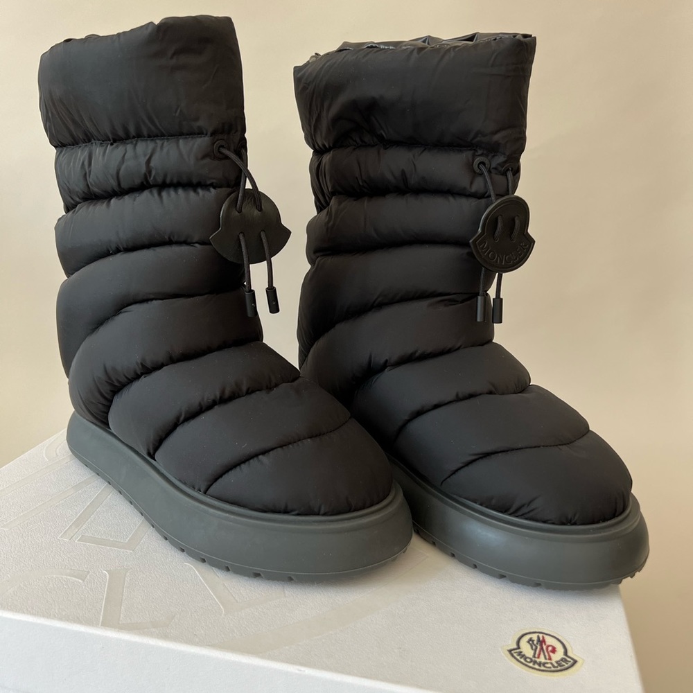 Moncler Gaia Mid Puffer Boots in Black - Picture 4 of 8